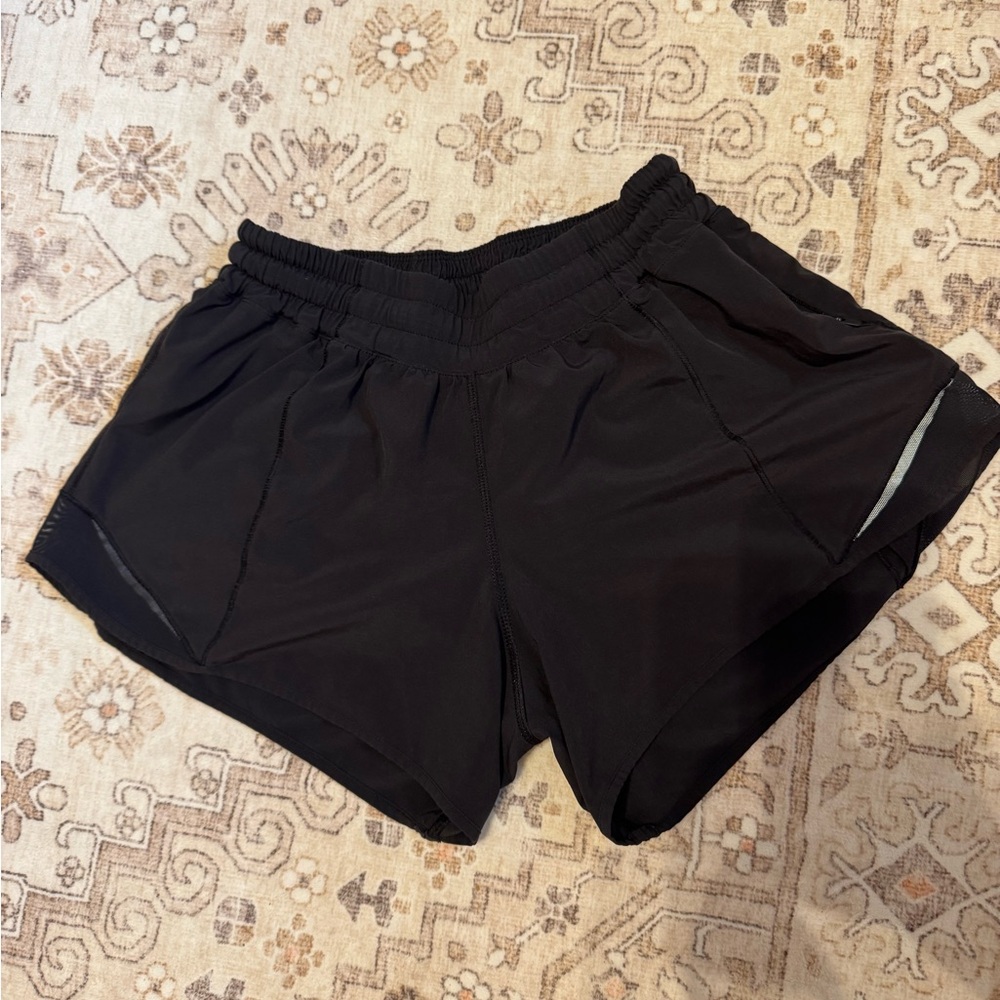 Lululemon hotty hot short 6